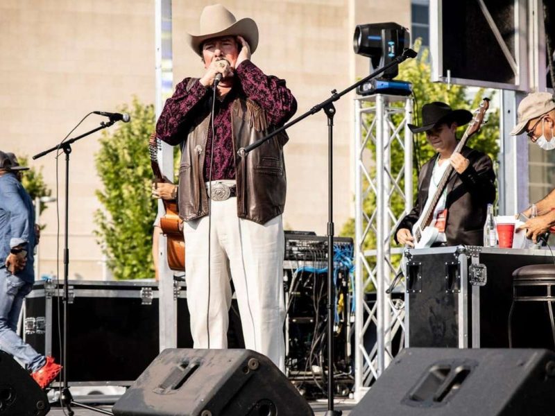 Lalo Mora Cantante