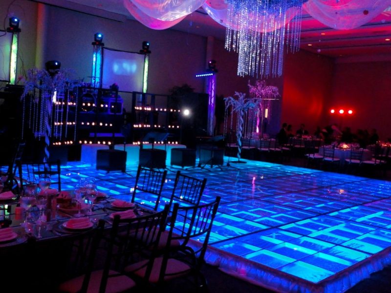 Renta de Pista De Cristal Iluminada