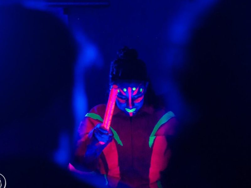 Show de Acrobacias "Fiesta Neón"