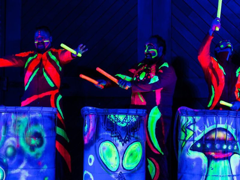 Show de Acrobacias "Fiesta Neón"