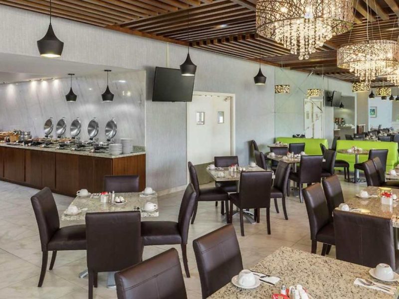 Restaurante Mezze Double Tree By Hilton