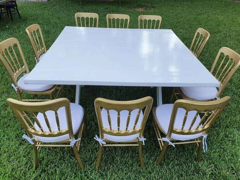Renta de Mesa Cuadrada de Madera Color Blanco para Eventos