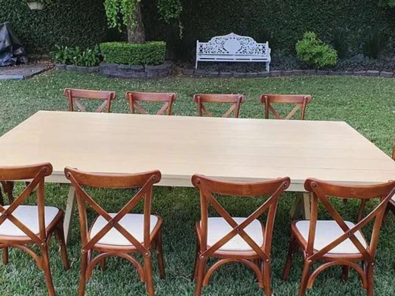 Renta de Mesa Rectangular de Madera Color Miel para Eventos