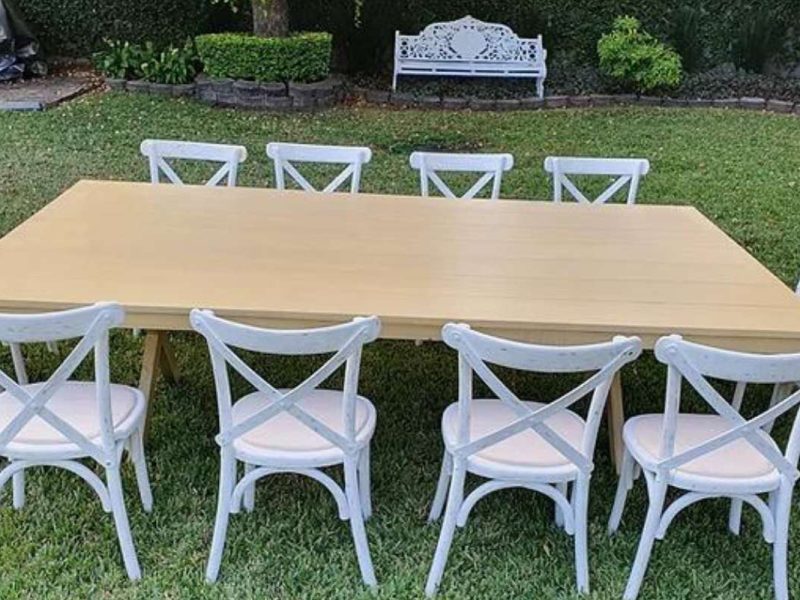Renta de Mesa Rectangular de Madera Color Miel para Eventos
