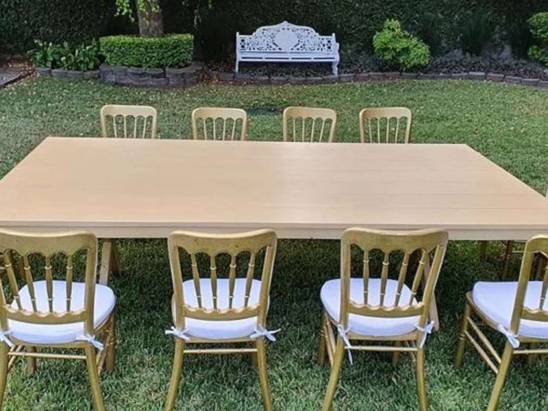 Renta de Mesa Rectangular de Madera Color Miel para Eventos