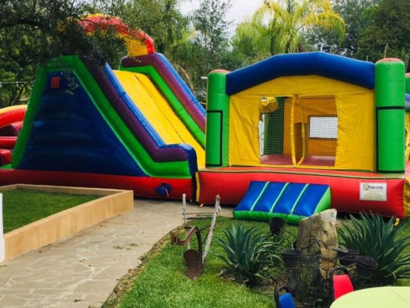 Renta de Inflable Obstáculos con Casita Techado