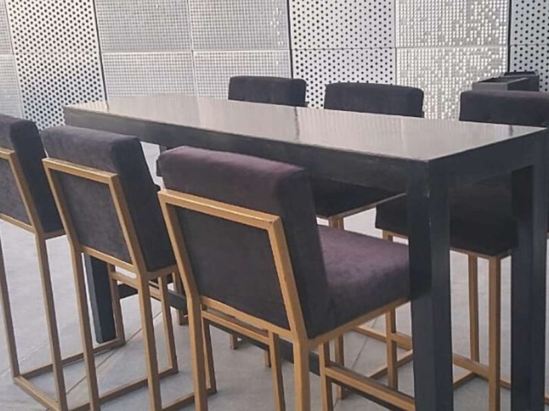 Renta de Mesa Rectangular Tipo Bar de Madera Color Negro
