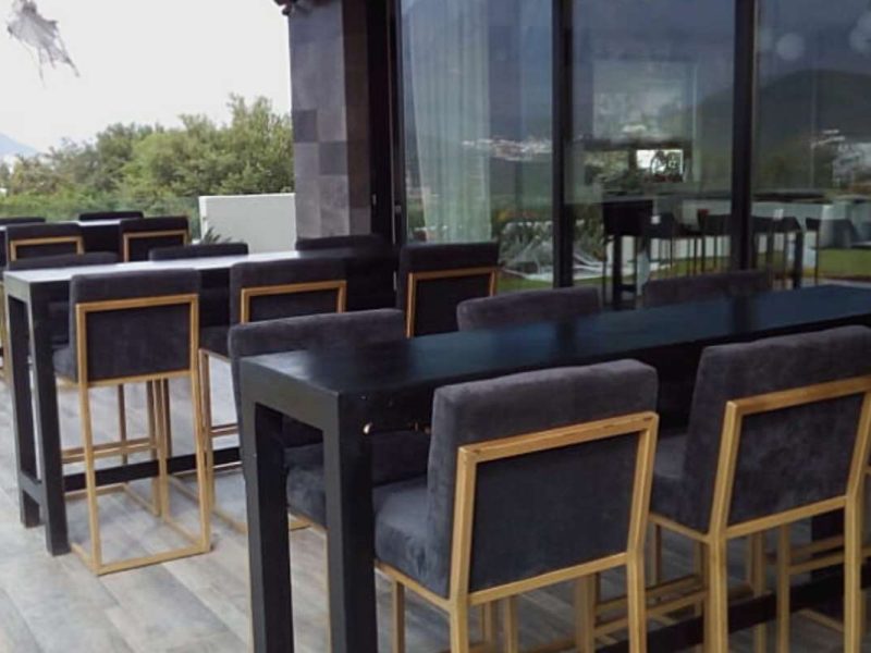Renta de Mesa Rectangular Tipo Bar de Madera Color Negro
