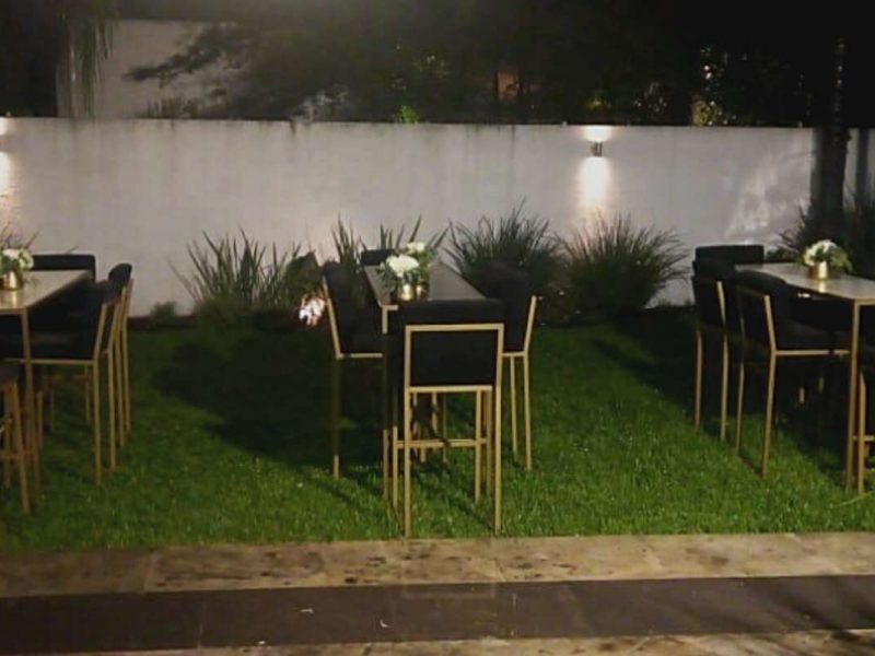 Renta de Mesa Rectangular Tipo Bar de Madera Color Negro