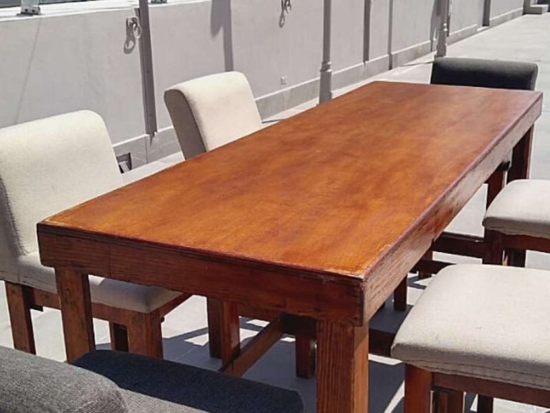 Renta de Mesa Rectangular Tipo Bar de Madera