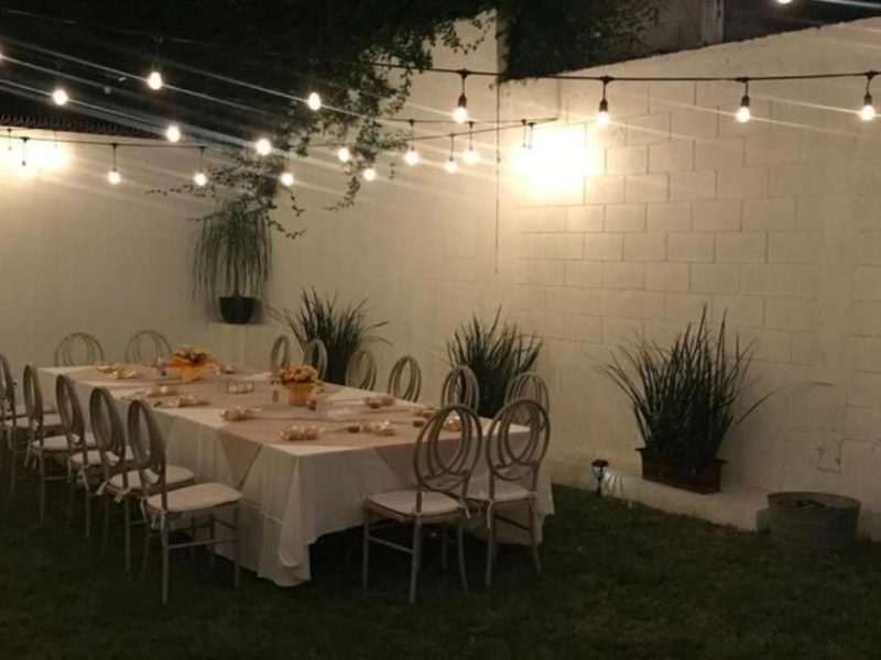 Renta de Paquete de Mesa con 10 Sillas Phoenix y Mantel