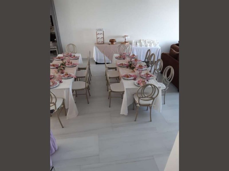Renta de Paquete de Mesa con 10 Sillas Phoenix y Mantel