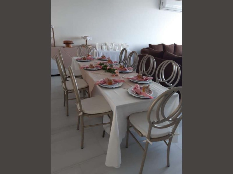 Renta de Paquete de Mesa con 10 Sillas Phoenix y Mantel