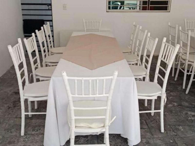 Renta de Paquete de Mesa Rectangular con 10 Sillas Tiffany y Mantel
