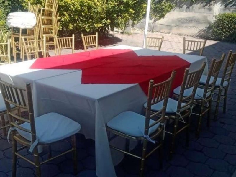 Renta de Paquete de Mesa Rectangular con 10 Sillas Tiffany y Mantel