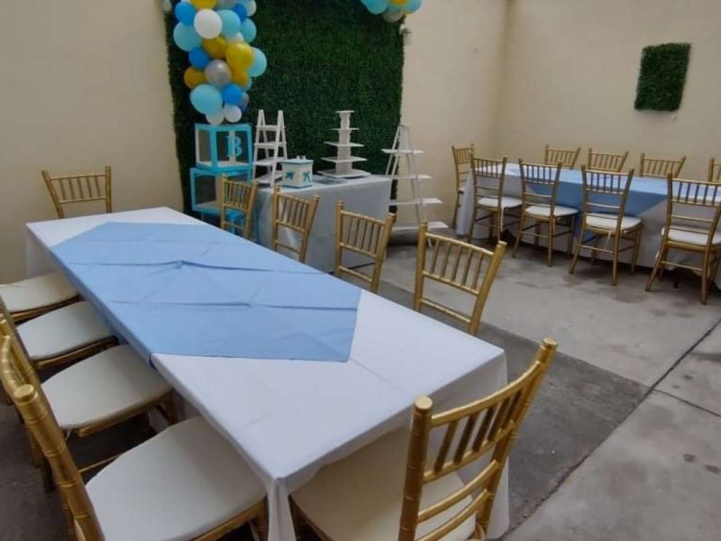 Renta de Paquete de Mesa Rectangular con 10 Sillas Tiffany y Mantel
