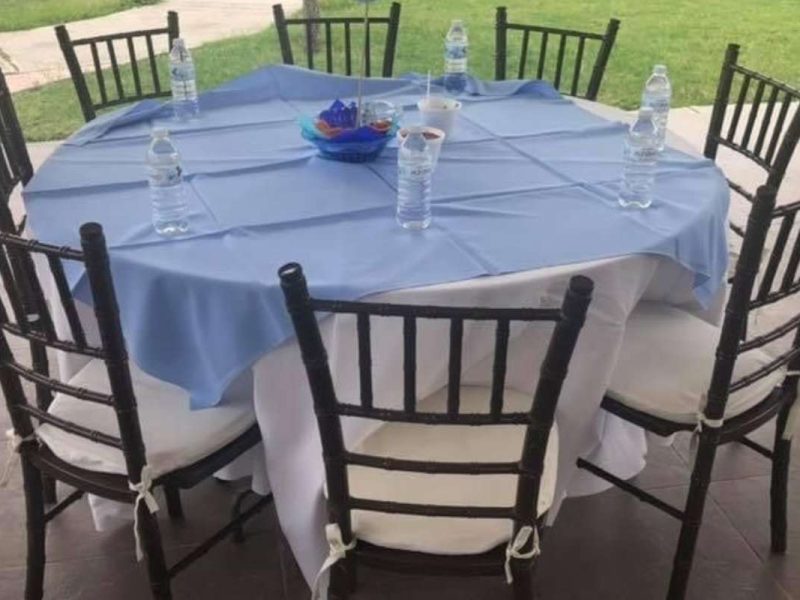 Renta de Paquete de Mesa Redonda con 10 Sillas Tiffany y Mantel