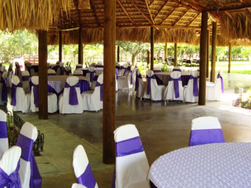 Salón Los Adobes