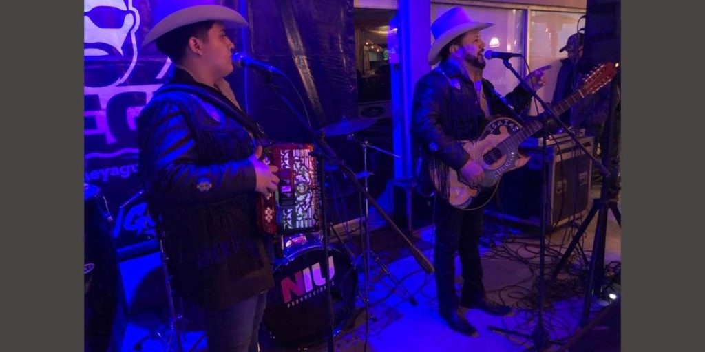 Isaias Lucero Cantante