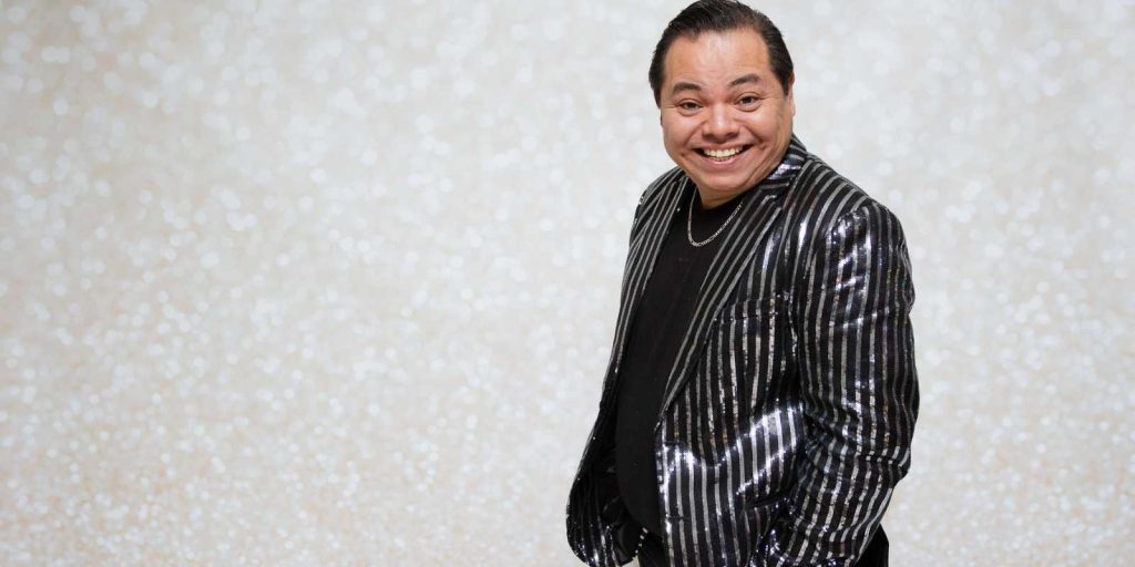 Show cómico con imitación seria de Juan Gabriel, Vicente Fernández, Mijares, José José y muchos más.