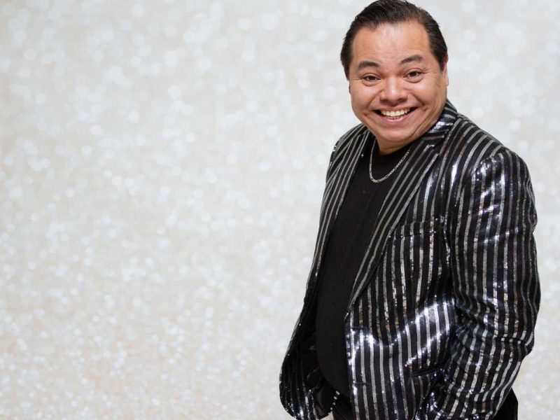 Show cómico con imitación seria de Juan Gabriel, Vicente Fernández, Mijares, José José y muchos más.