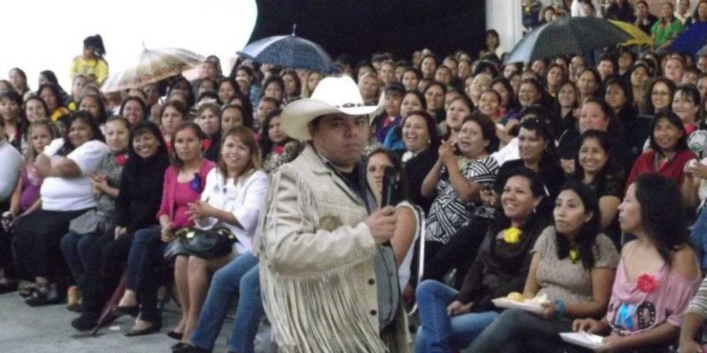 Show cómico con imitación seria de Juan Gabriel, Vicente Fernández, Mijares, José José y muchos más.