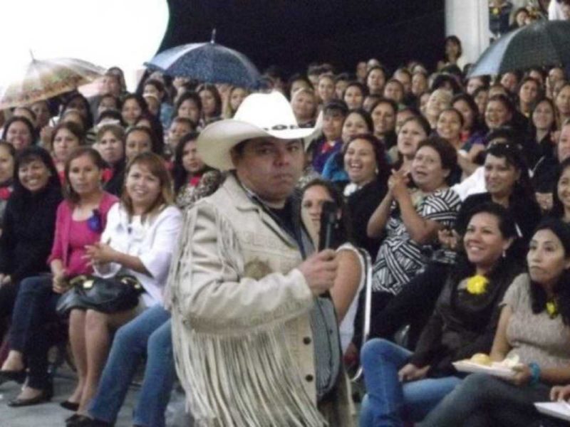Show cómico con imitación seria de Juan Gabriel, Vicente Fernández, Mijares, José José y muchos más.