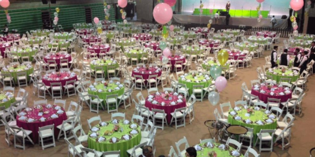 Paquete De Mesa Con 10 Sillas Avant Garden Blancas Y Mantel En Renta