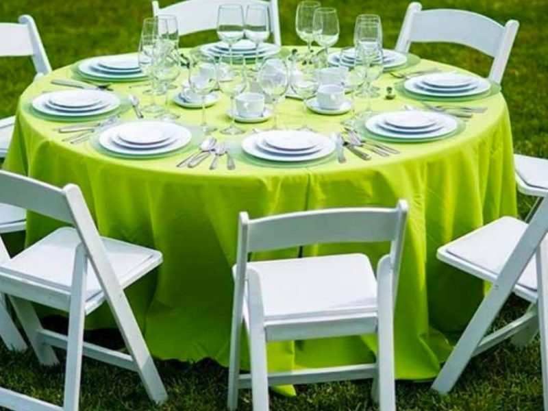 Paquete De Mesa Con 10 Sillas Avant Garden Blancas Y Mantel En Renta