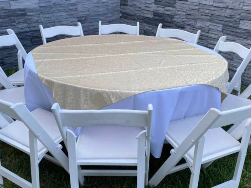 Paquete De Mesa Con 10 Sillas Avant Garden Blancas Y Mantel En Renta
