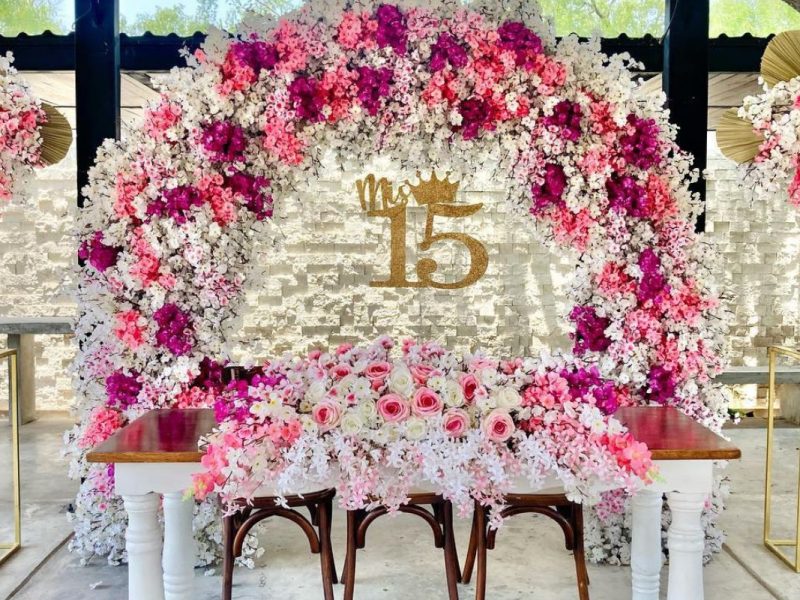 Arreglo Floral para Mesa de Honor o Mesa de Firmas