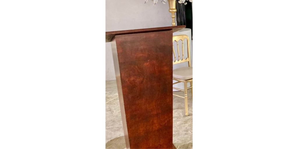 Atril para el Juez Civil Renta de Mobiliario y Decoración