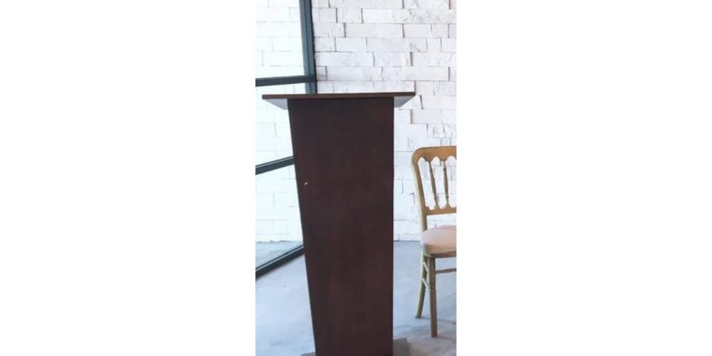 Atril para el Juez Civil Renta de Mobiliario y Decoración