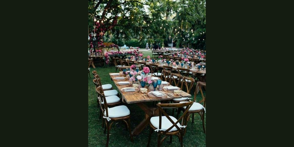 Renta de Mesa Rectangular De Madera Con Base Cruzada