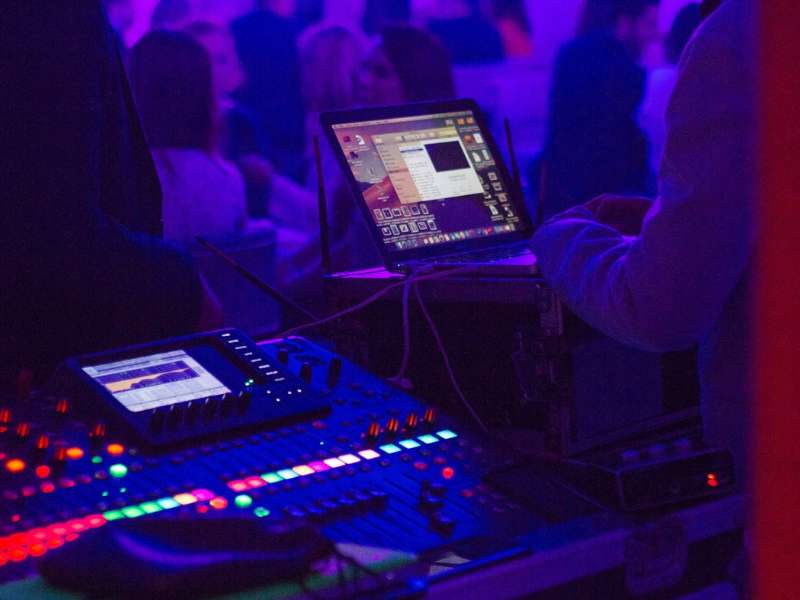 Renta de Paquetes DJ (Todo Incluido)