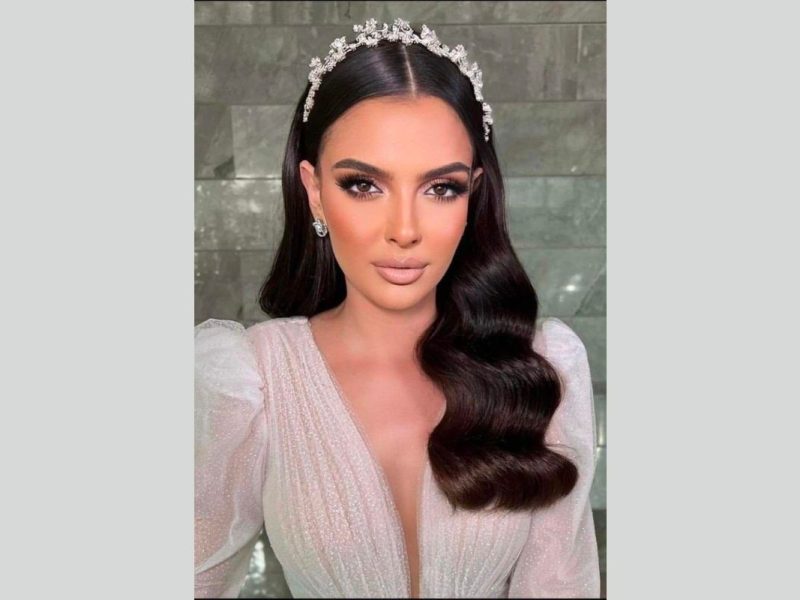 Peinado Suelto Y Maquillaje
