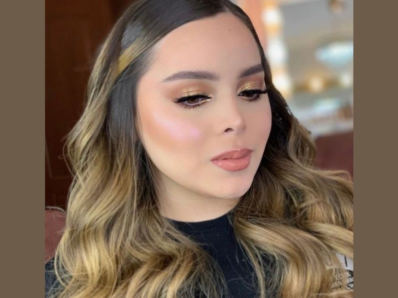 Peinado Suelto Y Maquillaje