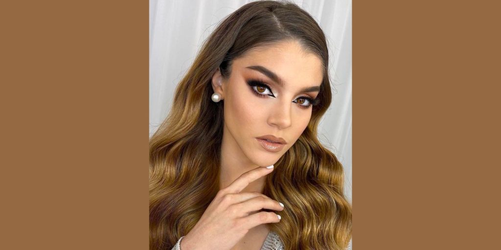 Peinado Suelto Y Maquillaje