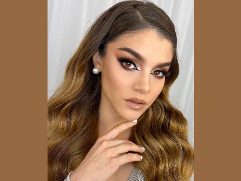 Peinado Suelto Y Maquillaje