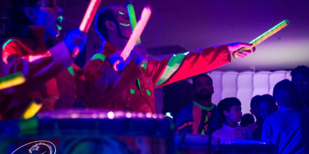 Show de Acrobacias "Fiesta Neón"