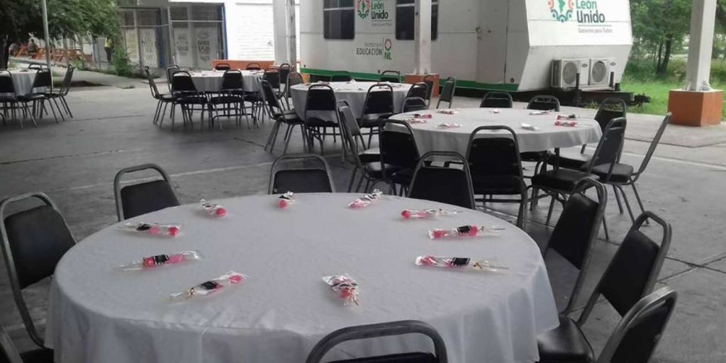 Renta de Mesas (Incluyen 10 Sillas Banqueteras o Avant Garde y Mantel)