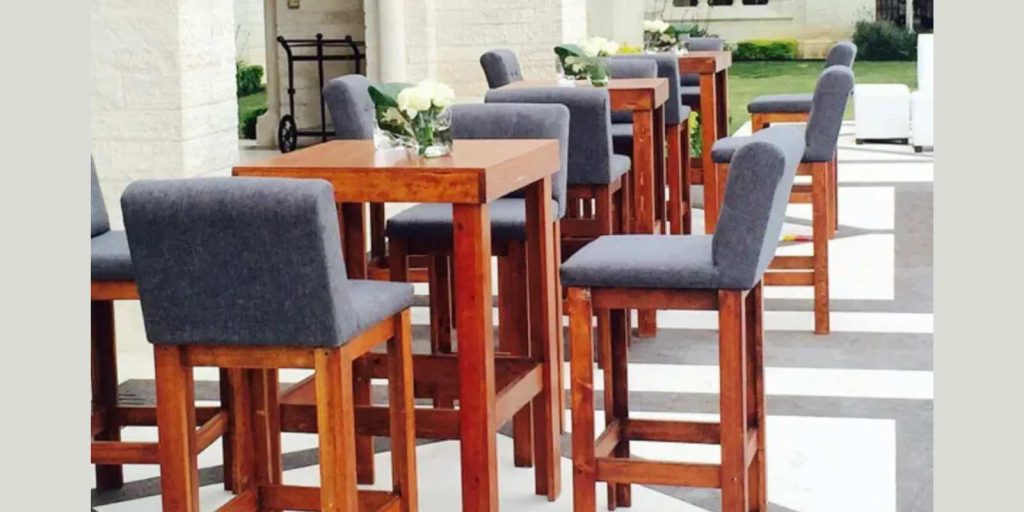 Renta de Mesa Cuadrada de Madera