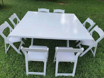 Renta de Mesa Cuadrada de Madera Color Blanco para Eventos