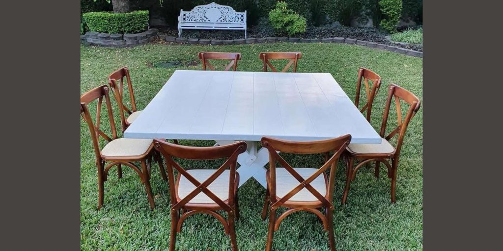 Renta de Mesa Cuadrada de Madera Color Blanco para Eventos