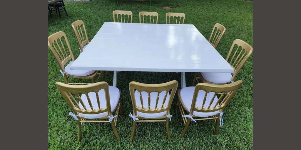Renta de Mesa Cuadrada de Madera Color Blanco para Eventos