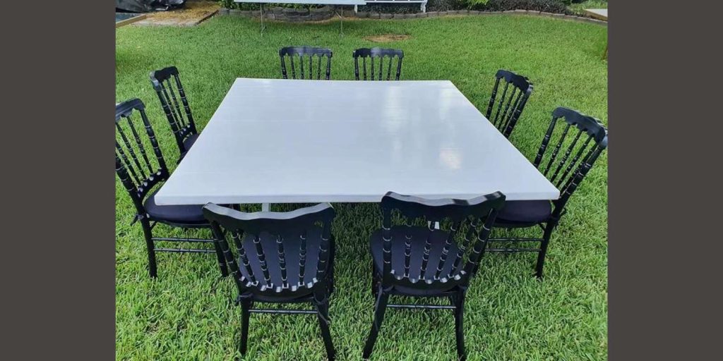 Renta de Mesa Cuadrada de Madera Color Blanco para Eventos