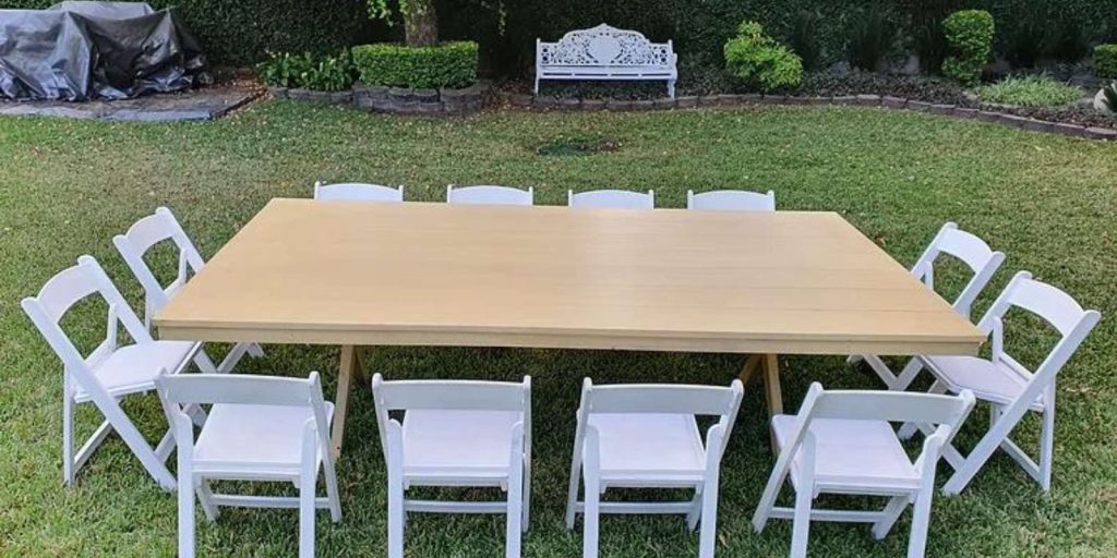 Renta de Mesa Rectangular de Madera Color Miel para Eventos