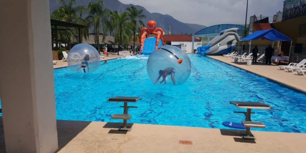 Renta de 2 Esferas Acuáticas