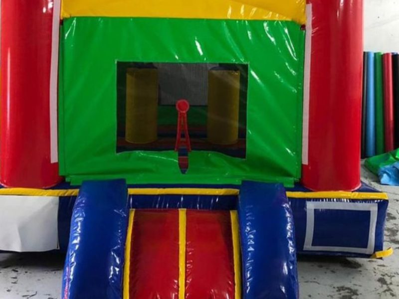 Renta de Inflable Cubo postes rojos