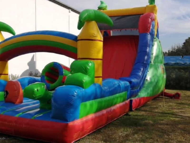 Renta de Inflable Interactivo Jurásico palmeras